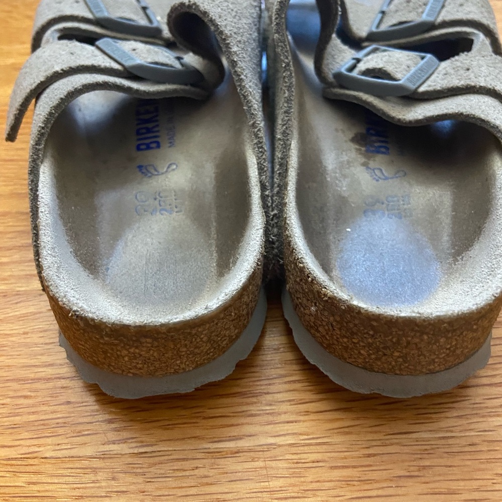 BIRKENSTOCK Women’s Size 39 / 8-8.5 Arizona Taupe Suede 2 Strap Cork Sandals - Picture 14 of 15